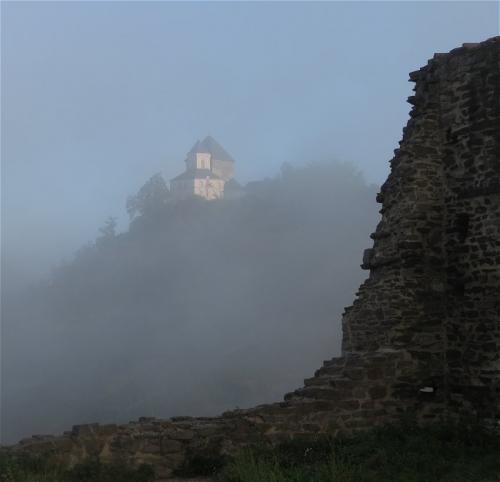 Kobern-Gondorf-Burg-und-Nebel2023-014